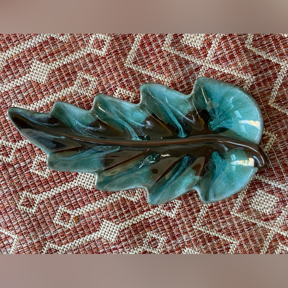 Authentic Blue Mountain pottery tray, MCM decor, in mint condition, 7”x14”.